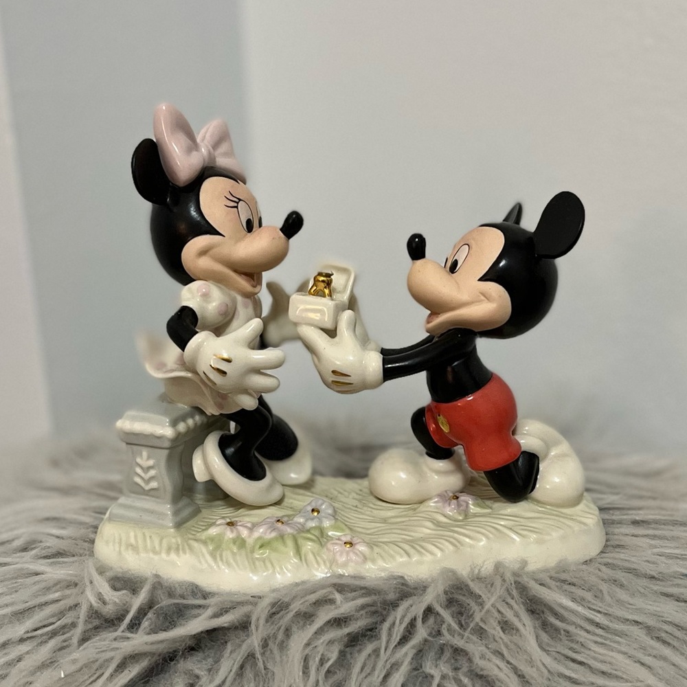 LENOX figurine. Minnie’s Dream Proposal.